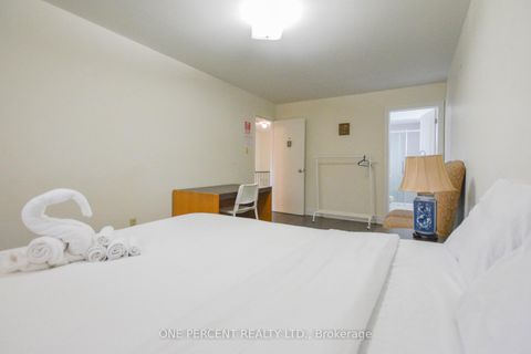 Photo 21 at 22 Mintwood Drive, Steeles, Toronto