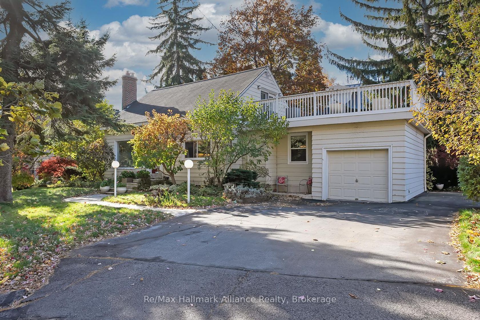 42 Chartwell Road, OO Old Oakville, Oakville 