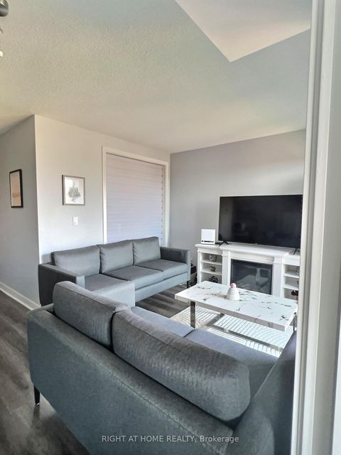 Photo 14 at 628 - 120 Dallimore Circle, Don Mills, Toronto