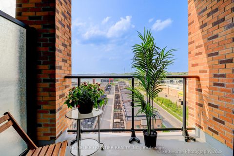 Photo 7 at 904 - 100 Eagle Rock Way W, Maple, Vaughan