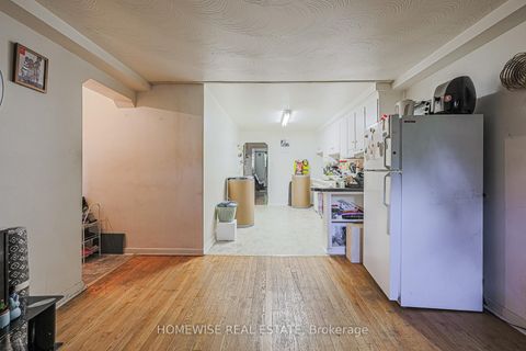 Photo 15 at 4 Lanark Avenue, Oakwood Village, Toronto