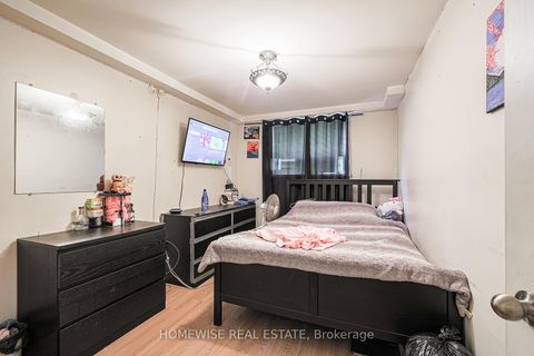 Photo 20 at 4 Lanark Avenue, Oakwood Village, Toronto