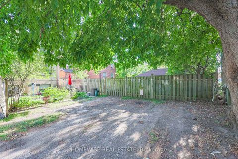 Photo 22 at 4 Lanark Avenue, Oakwood Village, Toronto