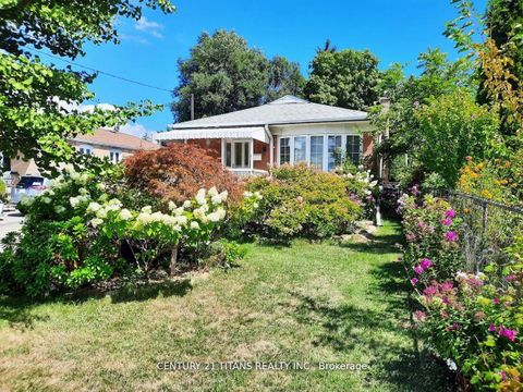 Photo 1 at 3 Saugeen Crescent, Kennedy Park, Toronto