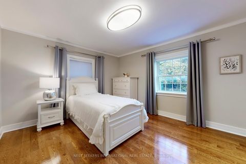 Photo 10 at 31 Mark Street, Aurora Village, Aurora