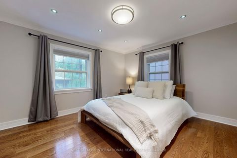 Photo 11 at 31 Mark Street, Aurora Village, Aurora