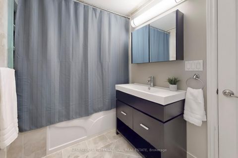 Photo 13 at 31 Mark Street, Aurora Village, Aurora