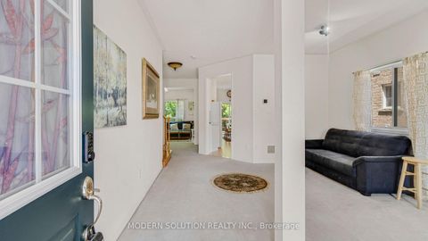 Photo 2 at 86 Lebovic Drive, Oak Ridges Lake Wilcox, Richmond Hill