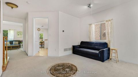 Photo 4 at 86 Lebovic Drive, Oak Ridges Lake Wilcox, Richmond Hill