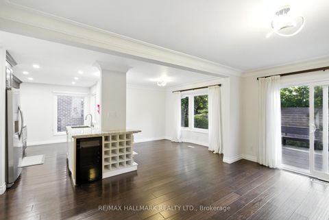 Photo 12 at 100 Eleanor Circle, South Richvale, Richmond Hill