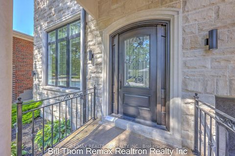 Photo 1 at 128 Betty Ann Drive, Willowdale West, Toronto