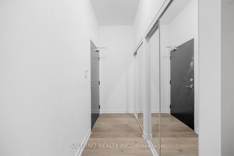 Photo 2 at 105 - 10 Honeycrisp Crescent, Vaughan Corporate Centre, Vaughan