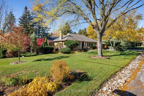 Photo 3 at 24 CEDARLAND Drive, Rosethorn, Toronto