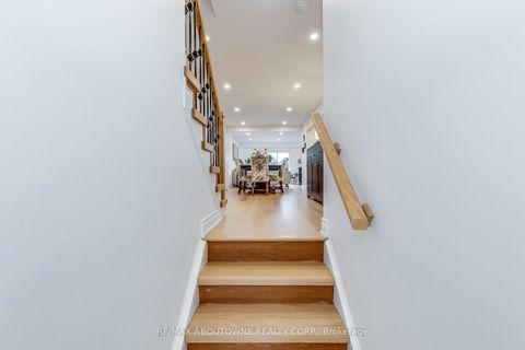 Photo 3 at 2246 Fairbairn Court, WM Westmount, Oakville