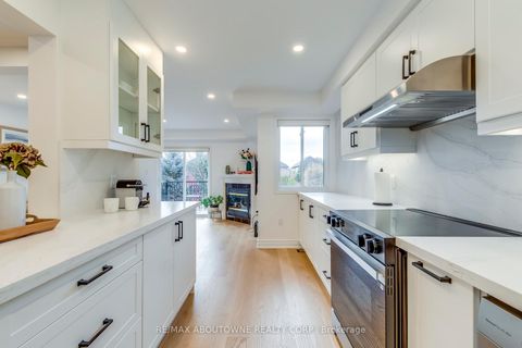 Photo 17 at 2246 Fairbairn Court, WM Westmount, Oakville