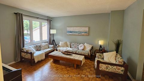 Photo 5 at 47 Parsell Square, Malvern, Toronto