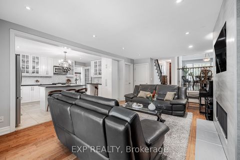 Photo 10 at 203 Centre Street W, Mill Pond, Richmond Hill