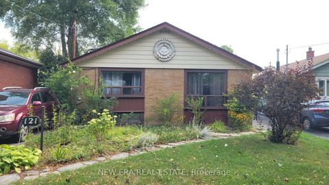 Photo 2 at 121 Pandora Circle, Woburn, Toronto