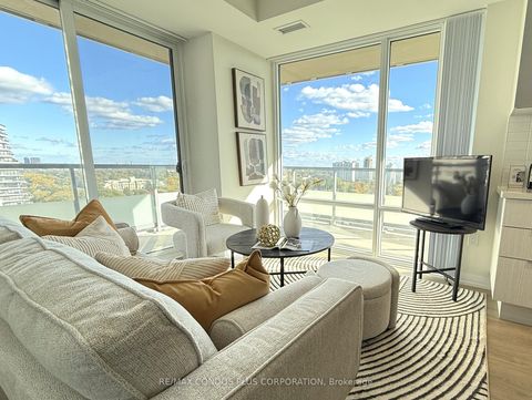 Photo 5 at 2007 - 25 Holly Street, Mount Pleasant West, Toronto