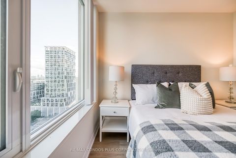 Photo 16 at 2007 - 25 Holly Street, Mount Pleasant West, Toronto