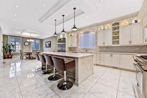 Photo 14 at 138 Centre Street, Uplands, Vaughan