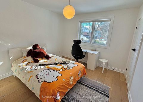 Photo 8 at 9 Alderdale Court, Don Mills, Toronto