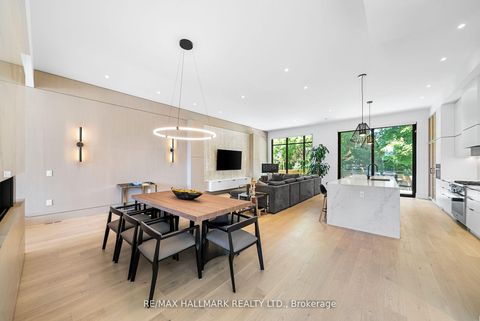 Photo 11 at 22 Divadale Drive, Leaside, Toronto