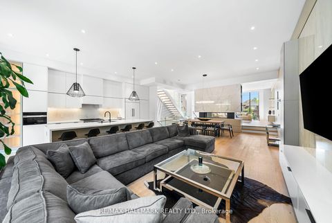 Photo 12 at 22 Divadale Drive, Leaside, Toronto