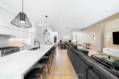 Photo 13 at 22 Divadale Drive, Leaside, Toronto