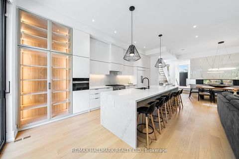 Photo 14 at 22 Divadale Drive, Leaside, Toronto