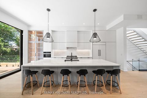 Photo 15 at 22 Divadale Drive, Leaside, Toronto