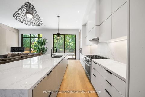 Photo 16 at 22 Divadale Drive, Leaside, Toronto