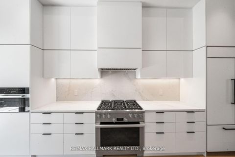 Photo 17 at 22 Divadale Drive, Leaside, Toronto