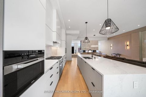 Photo 18 at 22 Divadale Drive, Leaside, Toronto