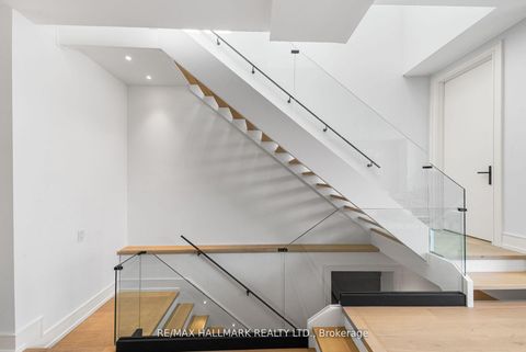 Photo 19 at 22 Divadale Drive, Leaside, Toronto