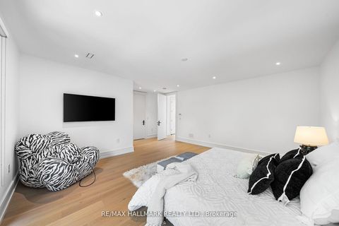 Photo 23 at 22 Divadale Drive, Leaside, Toronto