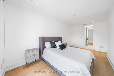 Photo 31 at 22 Divadale Drive, Leaside, Toronto