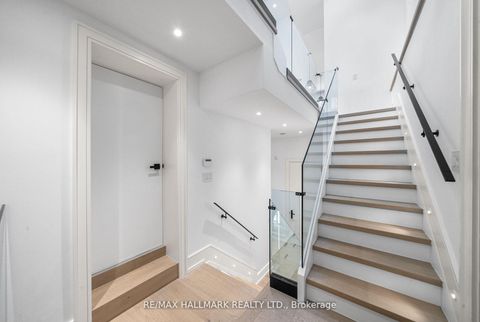 Photo 34 at 22 Divadale Drive, Leaside, Toronto