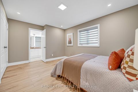 Photo 36 at 115 Thornhill Woods Drive, Patterson, Vaughan