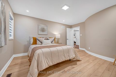 Photo 39 at 115 Thornhill Woods Drive, Patterson, Vaughan