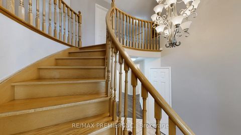 Photo 9 at 215 Drummond Drive, Maple, Vaughan