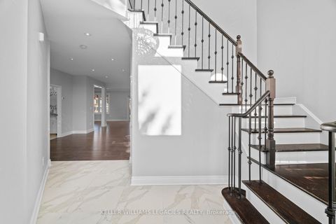 Photo 5 at 39 Michelle Drive, East Woodbridge, Vaughan