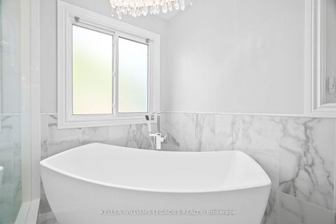 Photo 27 at 39 Michelle Drive, East Woodbridge, Vaughan