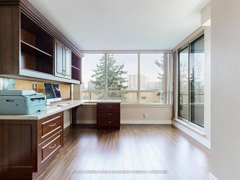 Photo 5 at 324 - 32 Clarissa Drive, Harding, Richmond Hill