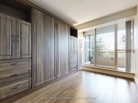 Photo 14 at 324 - 32 Clarissa Drive, Harding, Richmond Hill