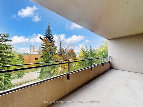 Photo 22 at 324 - 32 Clarissa Drive, Harding, Richmond Hill