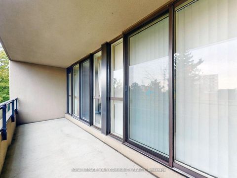 Photo 23 at 324 - 32 Clarissa Drive, Harding, Richmond Hill