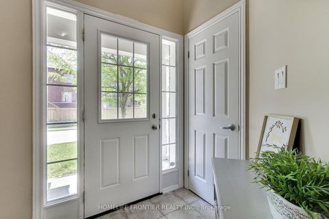 Photo 2 at 162 Verdi Road, Oak Ridges, Richmond Hill