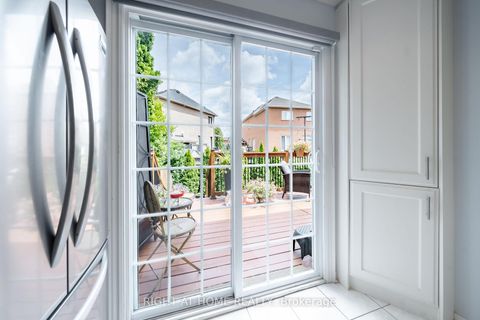 Photo 10 at 259 Tall Grass Trail, East Woodbridge, Vaughan