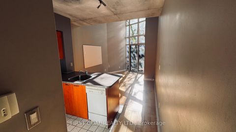 Photo 2 at 123 - 255 Richmond Street E, Moss Park, Toronto